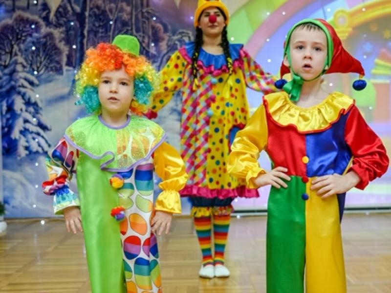 Новогодние развлечения по мотивам русской народной сказки "Емеля"