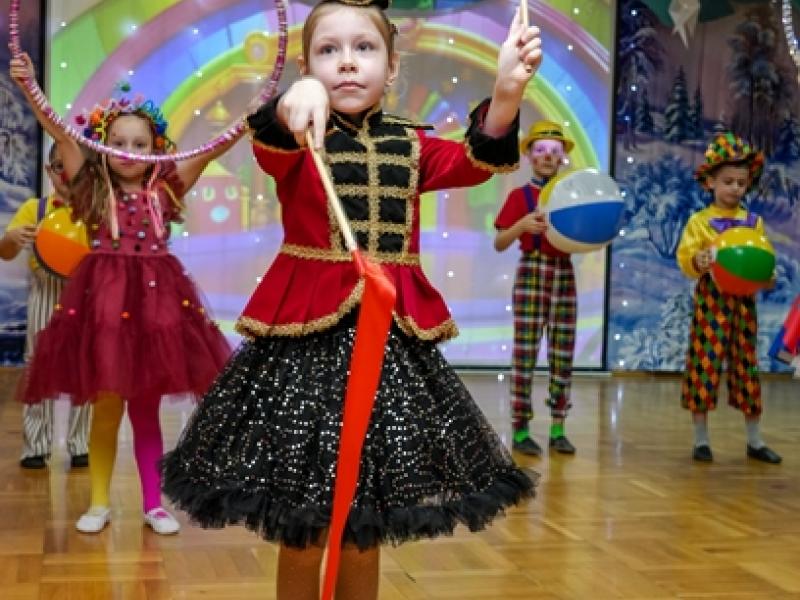 Новогодние развлечения по мотивам русской народной сказки "Емеля"
