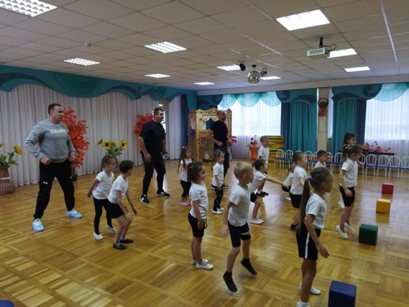  Веселая зарядка с любимым папой