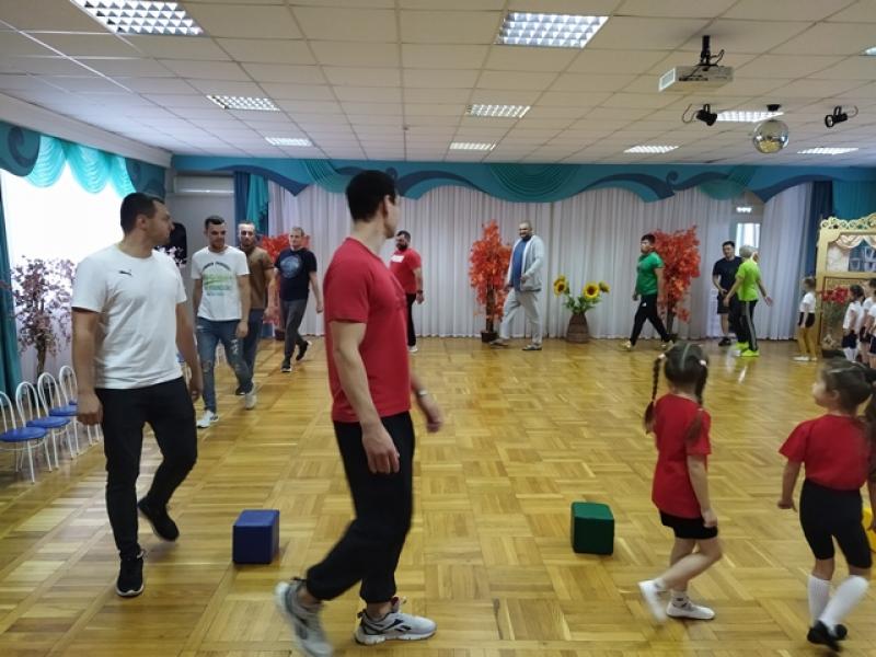  Веселая зарядка с любимым папой