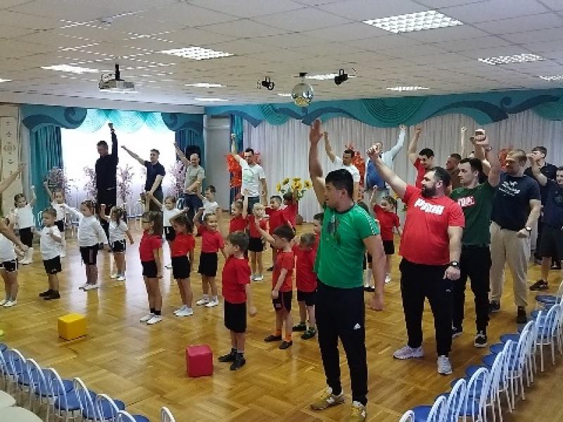  Веселая зарядка с любимым папой