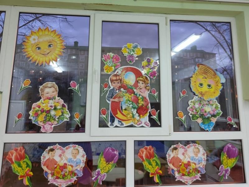 Выставка детских работ, посвященная празднику "8 Марта"