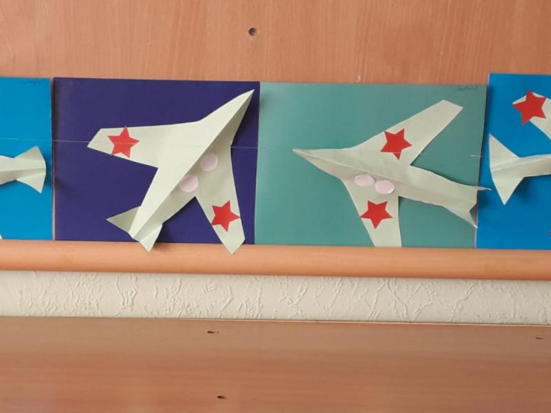 Выставка детский работ, посвященная празднику "День Защитников Отечества"