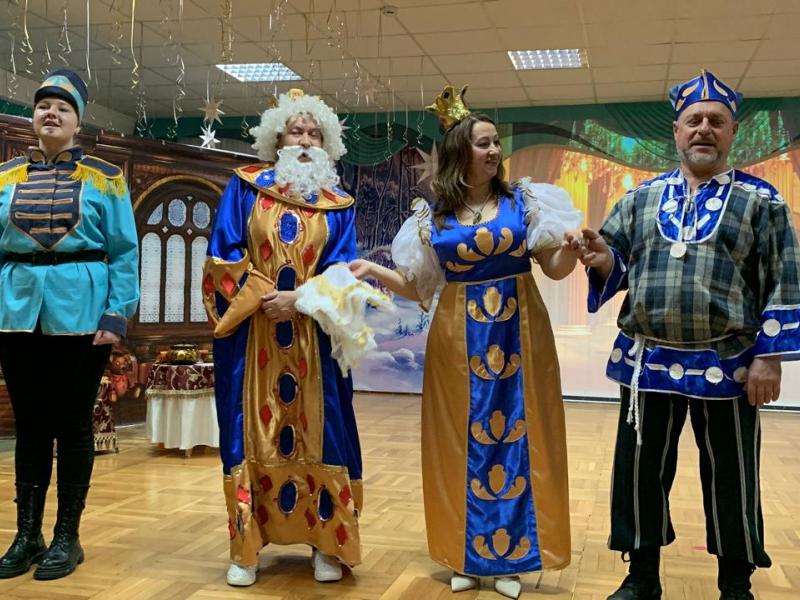 Новогодние развлечения по мотивам русской народной сказки "Емеля"