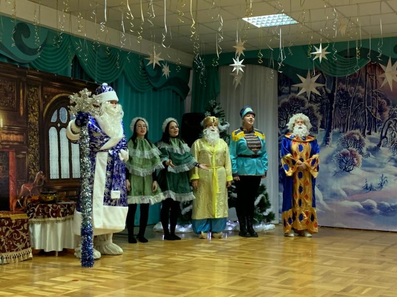 Новогодние развлечения по мотивам русской народной сказки "Емеля"