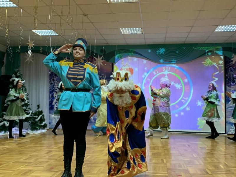 Новогодние развлечения по мотивам русской народной сказки "Емеля"