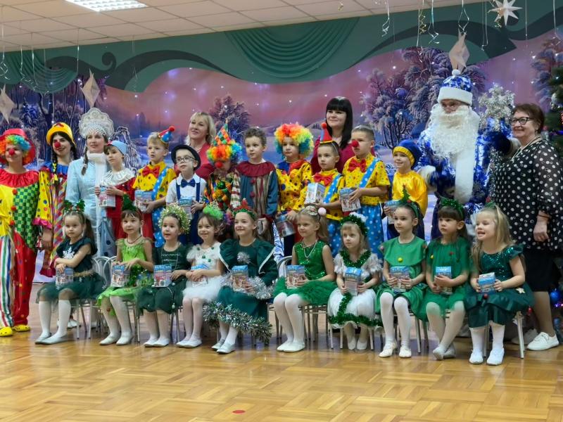 Новогодние развлечения по мотивам русской народной сказки "Емеля"
