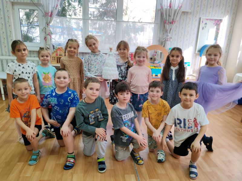 КОНСТРУИРОВАНИЕ ИЗ БРОСОВОГО МАТЕРИАЛА: «СНЕЖНАЯ КОРОЛЕВА»